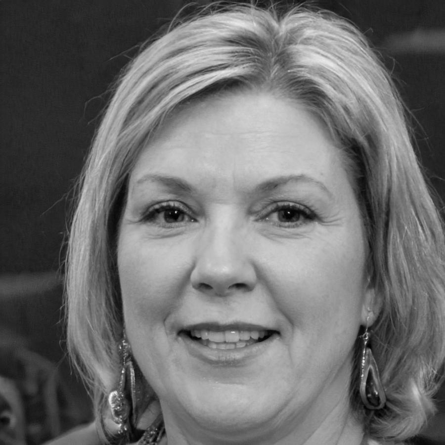 Sari Kusumawati, Kepala Strategi Keuangan Xihe Quantyha