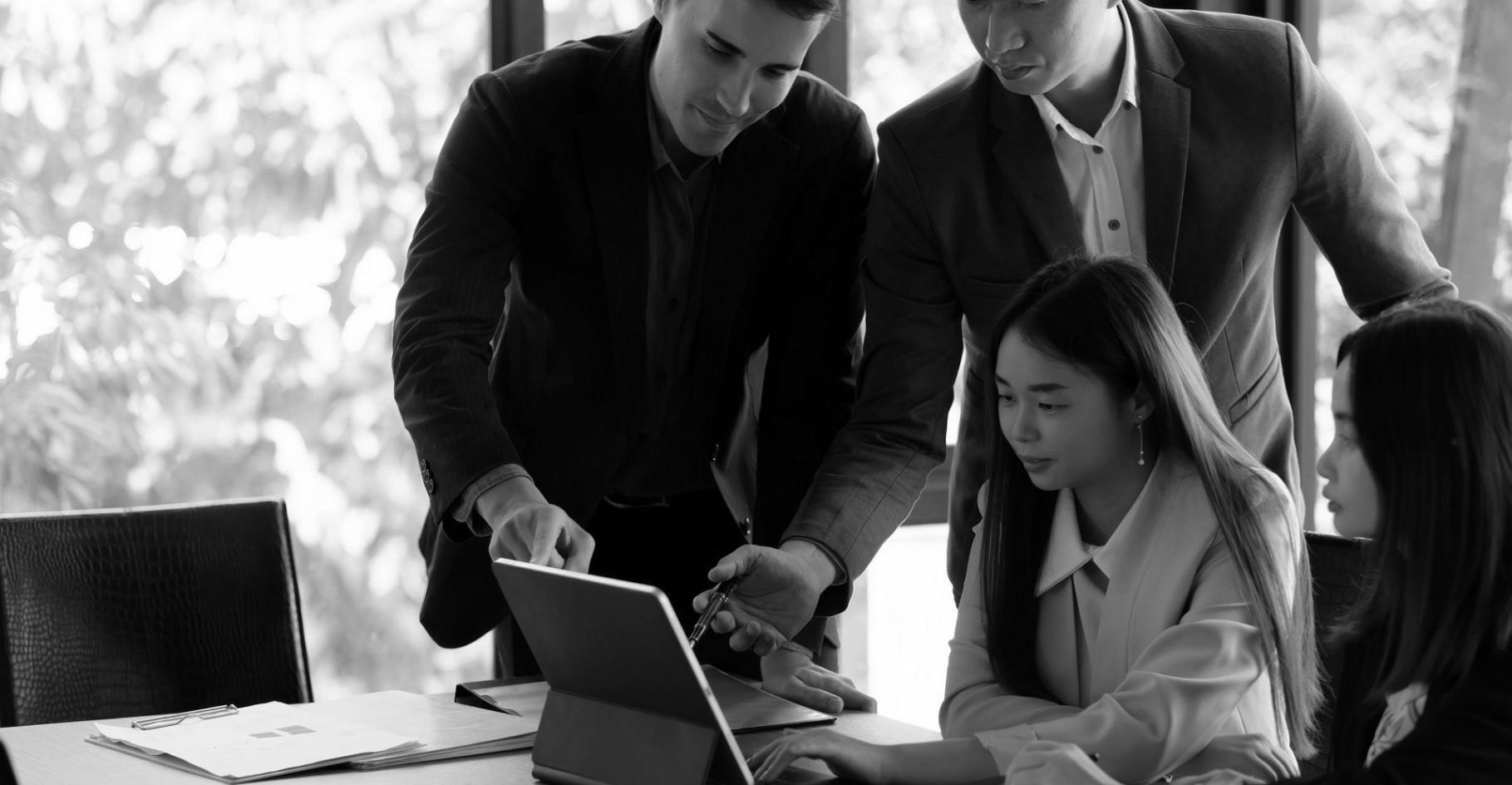 Dashboard monitoring performa trading dan analisis risiko